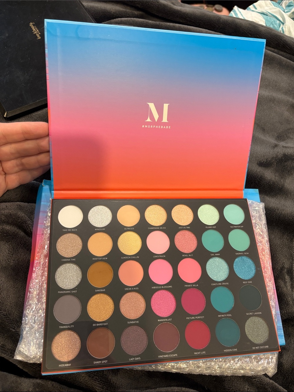 Morphe 35S Sweet Oasis Palette - Blue and Pink Gradient with Gold Foil - Picture 3 of 4